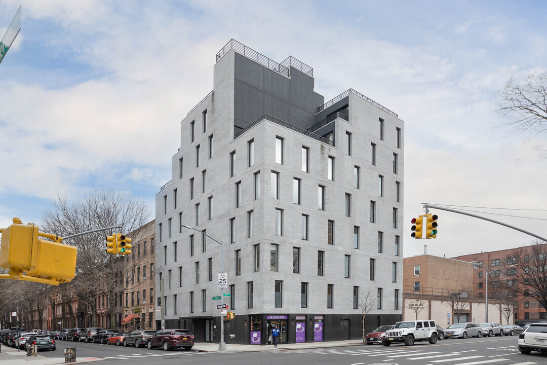 8 Saint Marks Pl in Brooklyn, NY - Building Photo