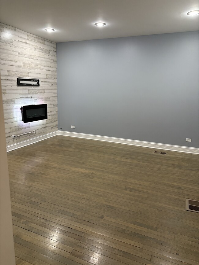 2118 W 51st St, Unit 1st floor in Chicago, IL - Building Photo - Building Photo