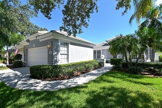 7131 Kensington Ct in Bradenton, FL - Foto de edificio - Building Photo