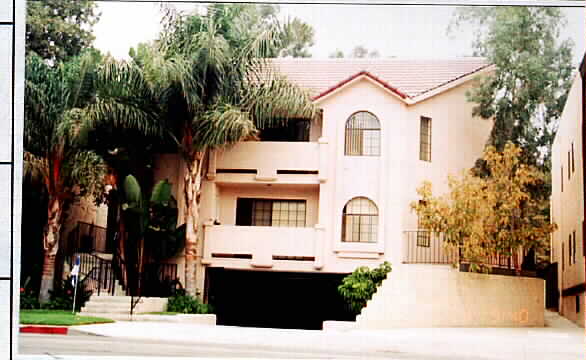 411 W Riverside Dr in Burbank, CA - Building Photo - Building Photo