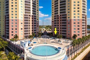 2743 First St in Ft. Myers, FL - Building Photo