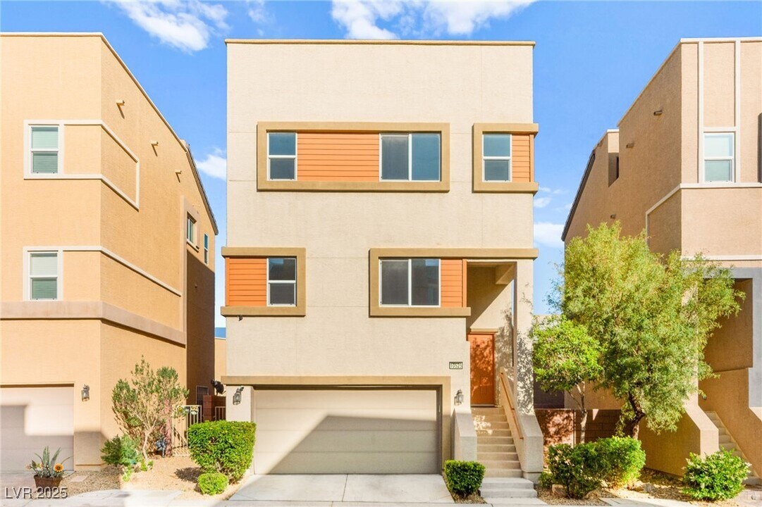 10525 Shiny Skies Dr in Las Vegas, NV - Building Photo