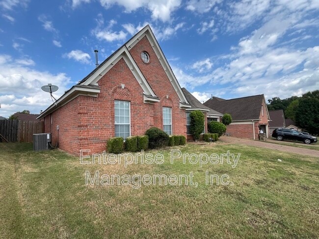 5628 Autumn Valley Dr in Memphis, TN - Building Photo - Building Photo