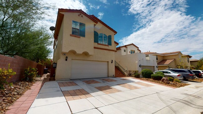 749 Feather Ridge Dr in Henderson, NV - Building Photo - Building Photo