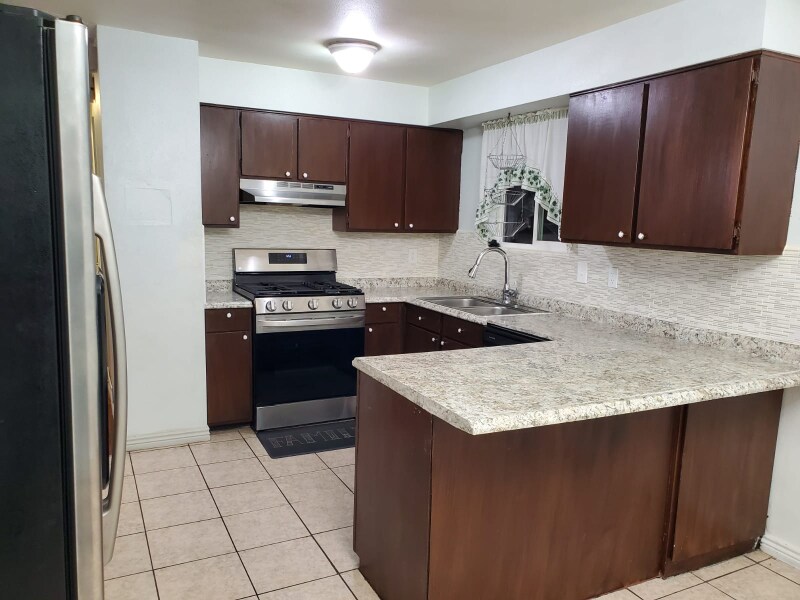 627 Sir Michael Dr in Salt Lake City, UT - Building Photo