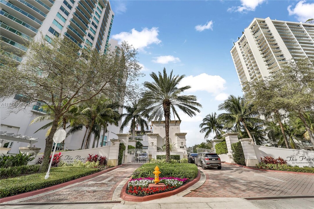 19400 Turnberry Way, Unit Smile in Aventura, FL - Building Photo