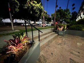 St. Andrews Place Apartments in Los Angeles, CA - Building Photo - Building Photo