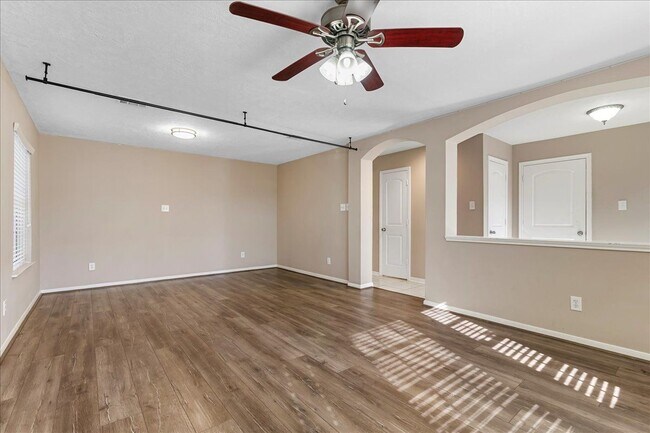 16218 Bunker Ridge Rd in Houston, TX - Building Photo - Building Photo