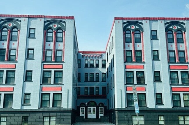 Commodore Apartments