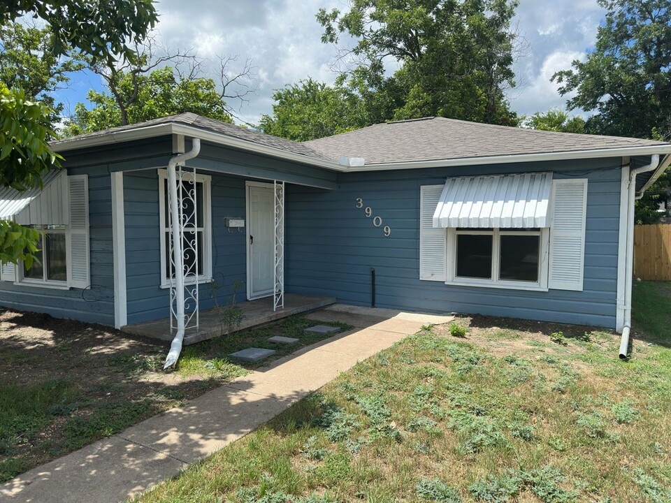 3909 Roselawn Dr in Waco, TX - Building Photo