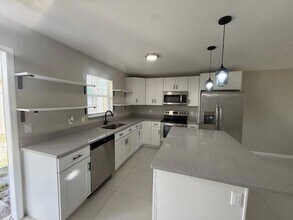 905 9th St in West Palm Beach, FL - Building Photo - Building Photo
