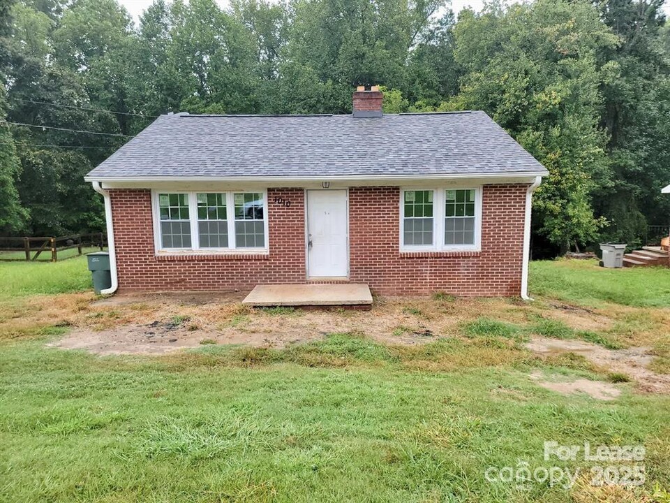 1010 E Harrison Ave in Gastonia, NC - Building Photo