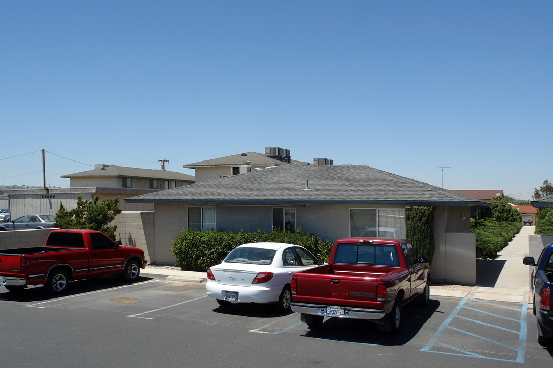 15682 Bear Valley Rd in Victorville, CA - Building Photo