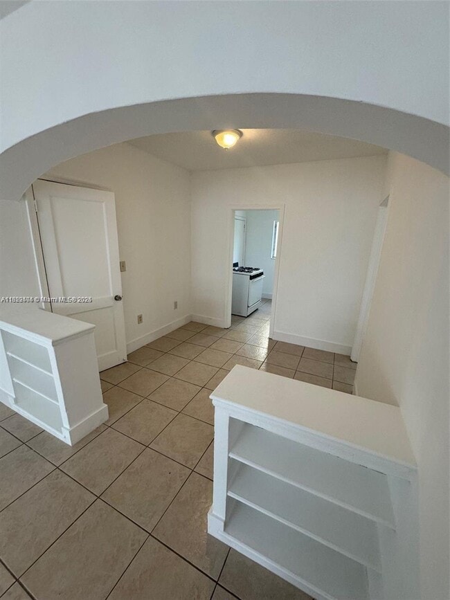 945 Bay Dr in Miami Beach, FL - Building Photo - Building Photo