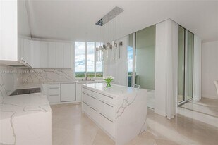 16001 Collins Ave in North Miami Beach, FL - Building Photo