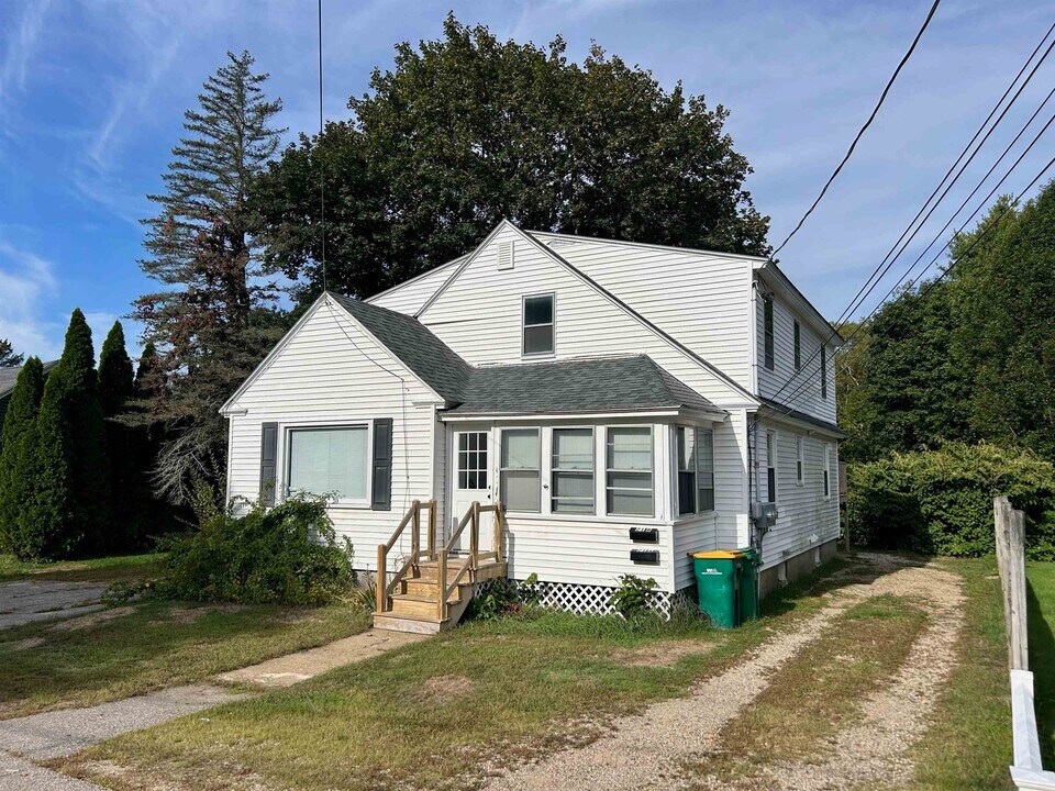 21 Sherman St in Rochester, NH - Foto de edificio
