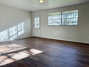 2041 Iowa St in Baton Rouge, LA - Building Photo - Building Photo