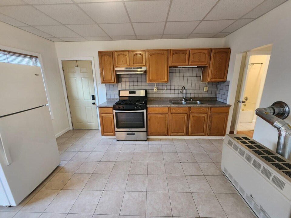 74 Fulton St, Unit 1W in Fall River, MA - Building Photo
