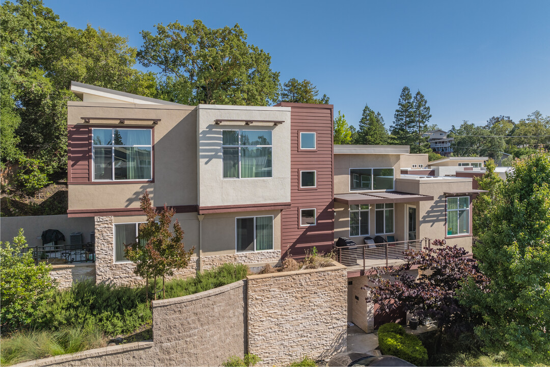 Stoneyridge Lane in Walnut Creek, CA - Building Photo