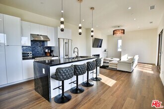 8505 Belford Ave in Los Angeles, CA - Building Photo - Building Photo