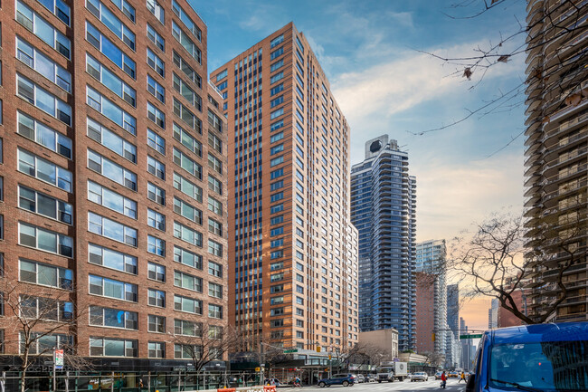 200 E 62nd St in New York, NY - Building Photo - Building Photo