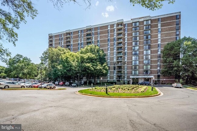 property at 2300 Pimmit Dr