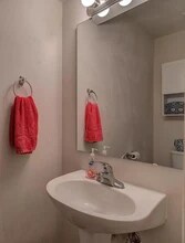 6767 Woodcreeper Drive in Hollins, VA - Foto de edificio - Building Photo