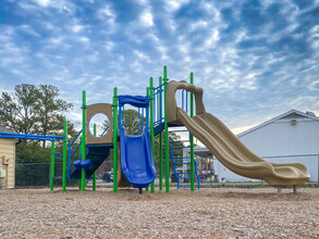 Autumn Lakes Apartments in Newport News, VA - Foto de edificio - Building Photo