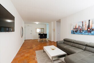 230 W 55th St in New York, NY - Building Photo - Building Photo