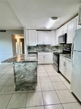105 Meadows Cir in Boynton Beach, FL - Foto de edificio - Building Photo