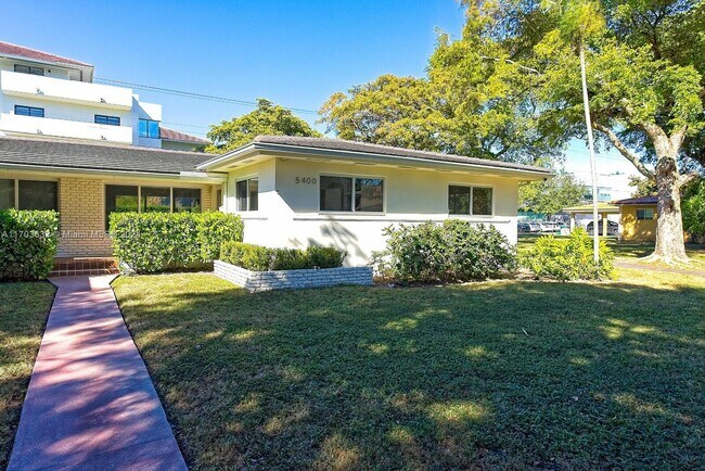 5400 Orduna Dr in Coral Gables, FL - Foto de edificio - Building Photo