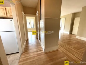 184 Saint Paul St, Unit 3F in Brookline, MA - Foto de edificio - Building Photo