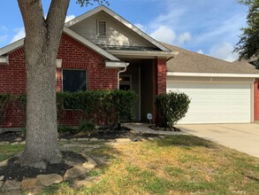 5510 Sequin Dr in Spring, TX - Foto de edificio - Building Photo