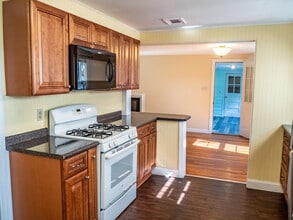225 Cooper St in Agawam, MA - Foto de edificio - Building Photo