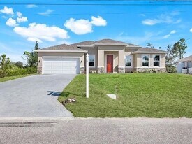 915 NE 19th St in Cape Coral, FL - Building Photo