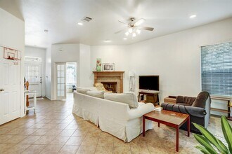500 W N Loop Blvd in Austin, TX - Building Photo - Building Photo