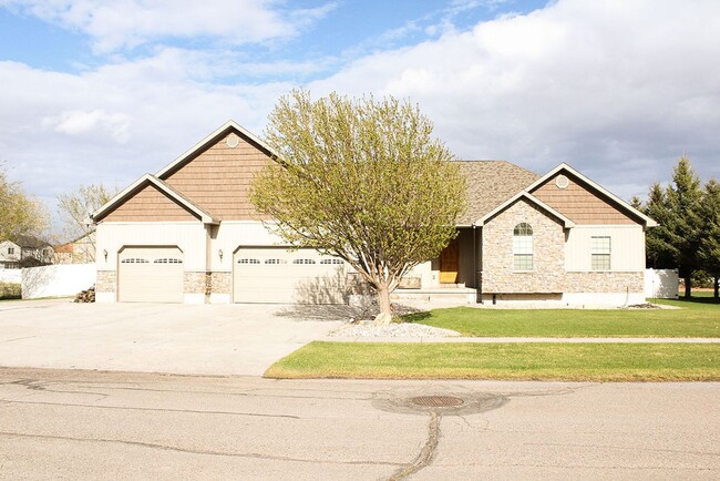 561 Twisted Willow in Rexburg, ID - Building Photo - Building Photo