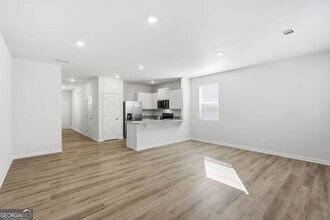 5971 Skylar Dr in Atlanta, GA - Building Photo - Building Photo