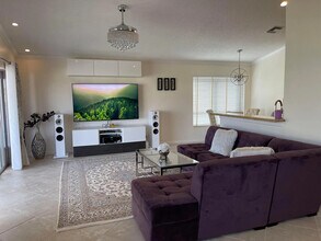 1048 Siena Oaks Cir E in Palm Beach Gardens, FL - Building Photo - Building Photo