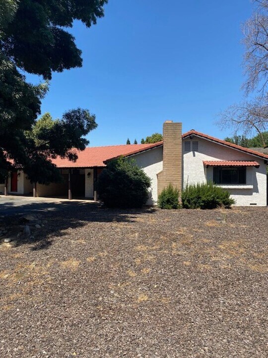 2520 Alamo Ave.-Unit -2520 Alamo #1 in Chico, CA - Building Photo