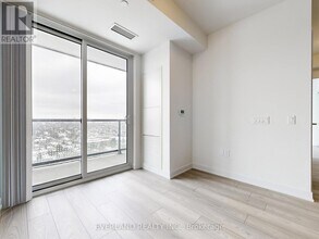 5858 Yonge St in Toronto, ON - Building Photo - Building Photo