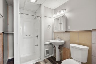 1100 N Van Buren St in Green Bay, WI - Building Photo - Building Photo