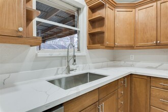 2626 Hillshire Dr in Deer Park, TX - Building Photo - Building Photo