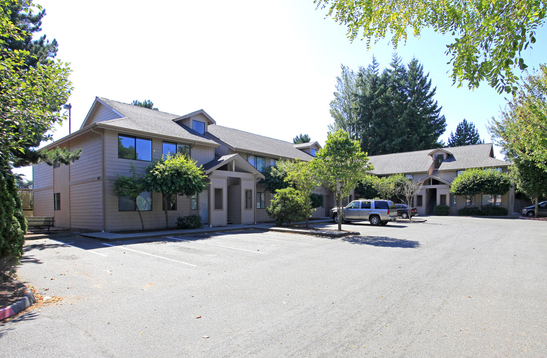 Pine View Apartments in Everett, WA - Foto de edificio