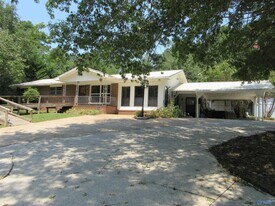 279 Winn Rd in Scottsboro, AL - Building Photo