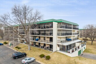 The Greenbriar in Minnetonka, MN - Foto de edificio - Primary Photo