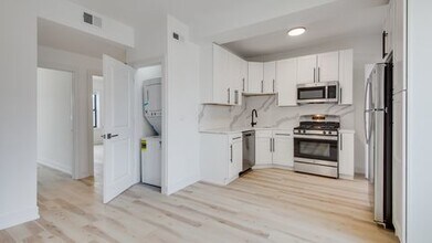 1906 N Whipple St in Chicago, IL - Building Photo - Building Photo