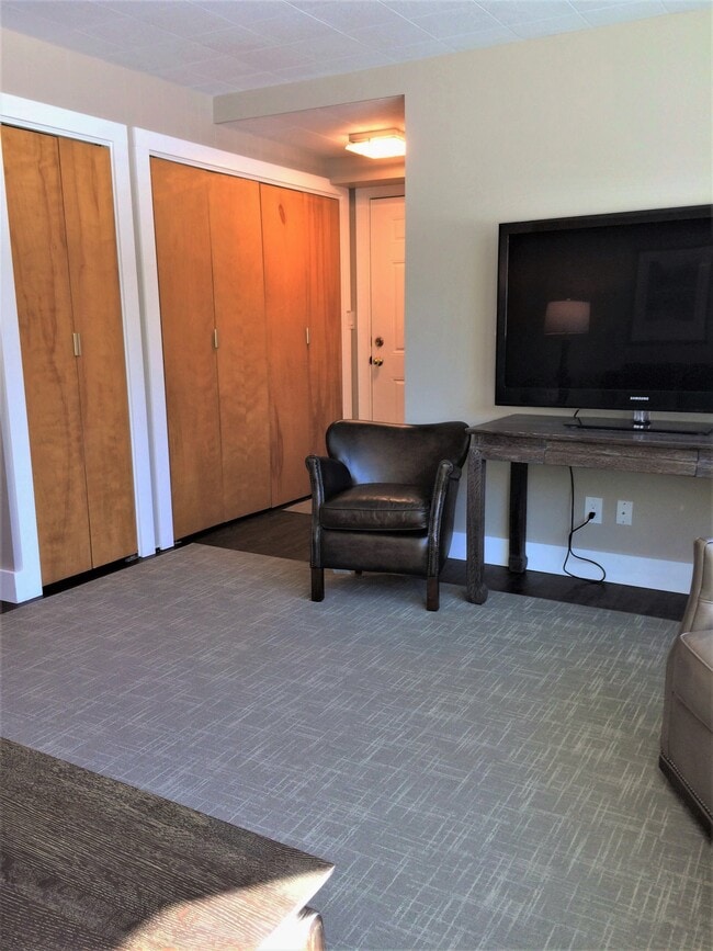 1101 B St, Unit C in Anchorage, AK - Foto de edificio - Building Photo