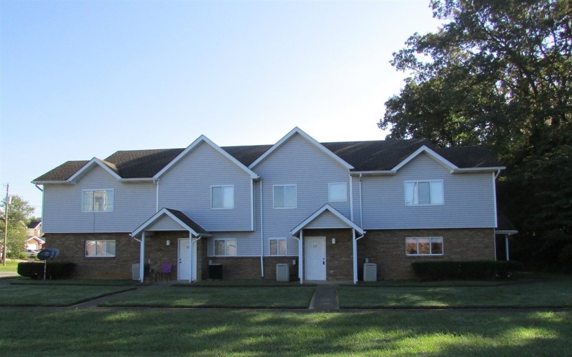 131 S Lorraine St in Radcliff, KY - Building Photo