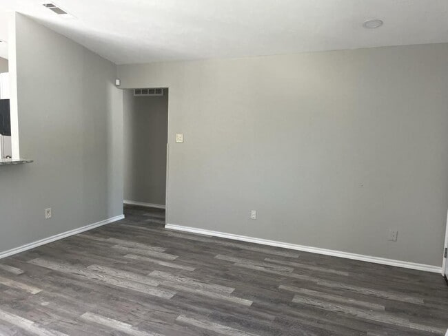 9904 Cedar Mountain Cir in Dallas, TX - Building Photo - Building Photo